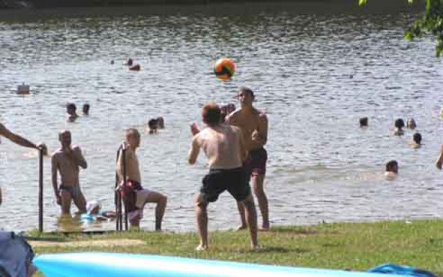 Wunderschönes See-Baugrundstück in Ungarn - Immobilien - München